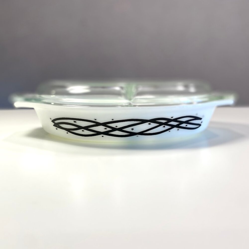Vintage Pyrex Barbed Wire Cinderella Divided Oval Casserole 1-1/2 quart Dish